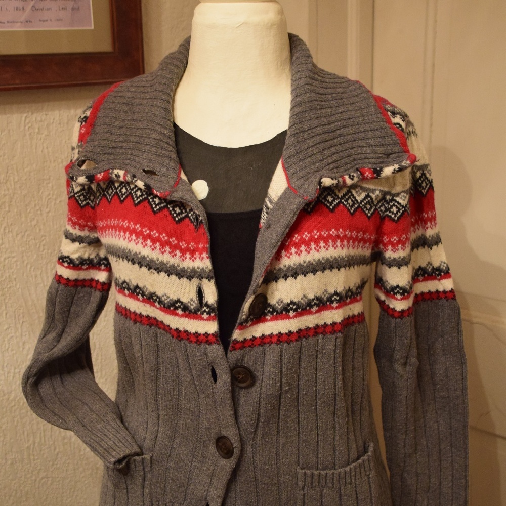 Front button Eddie Bauer sweater with front pocket